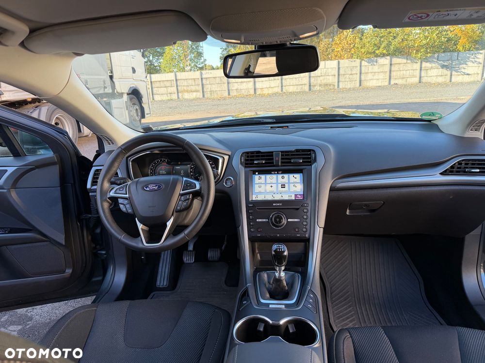 Ford Mondeo - 36