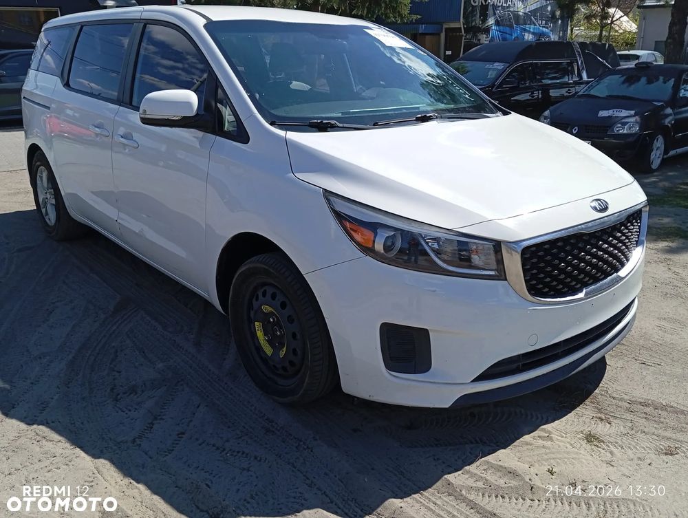Kia Sedona - 12