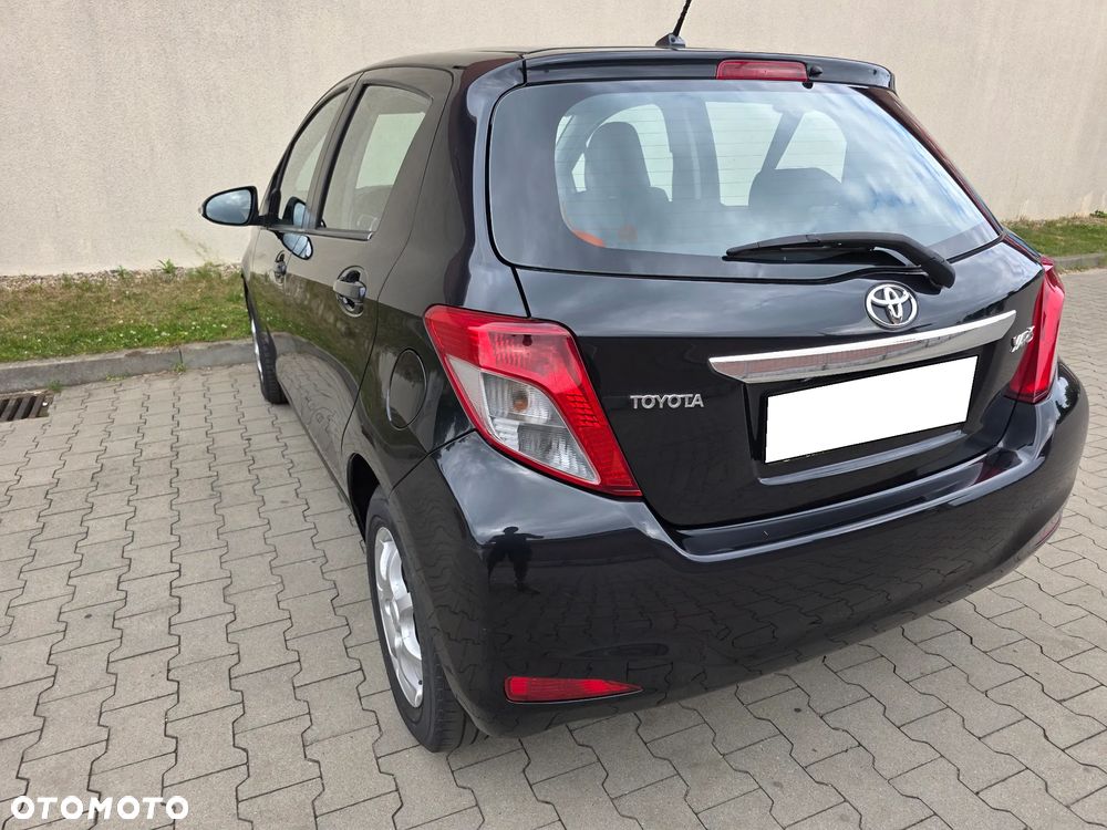 Toyota Yaris 1.0 Premium - 9
