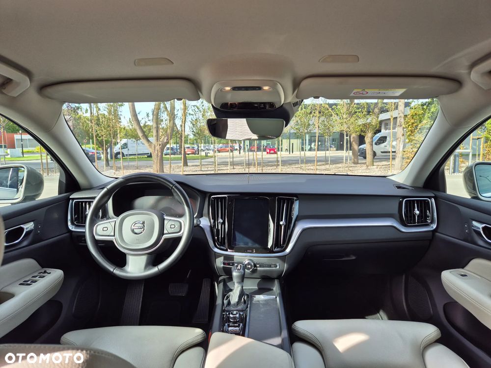 Volvo V60 T4 Momentum Pro - 23