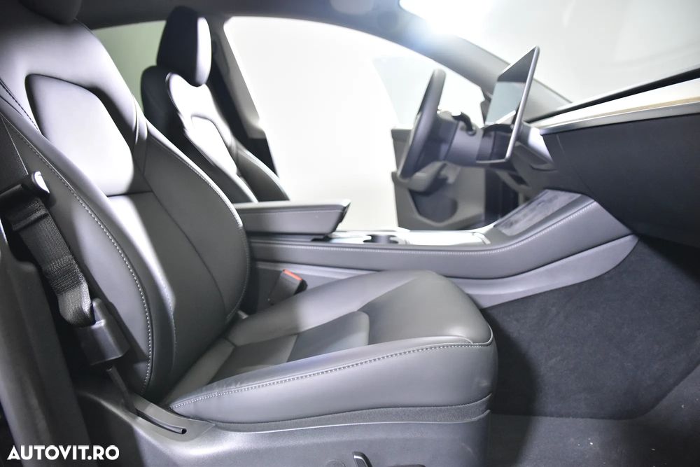 Tesla Model Y RWD - 11