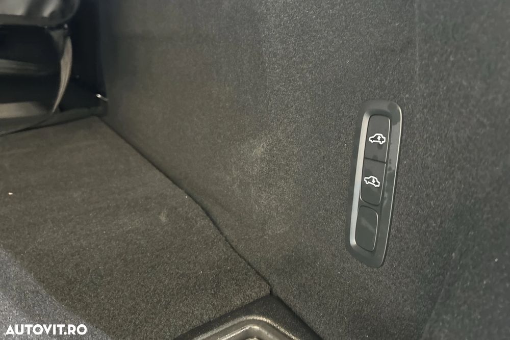 Volvo XC 60 T6 AWD AT PHEV Plus Bright - 25