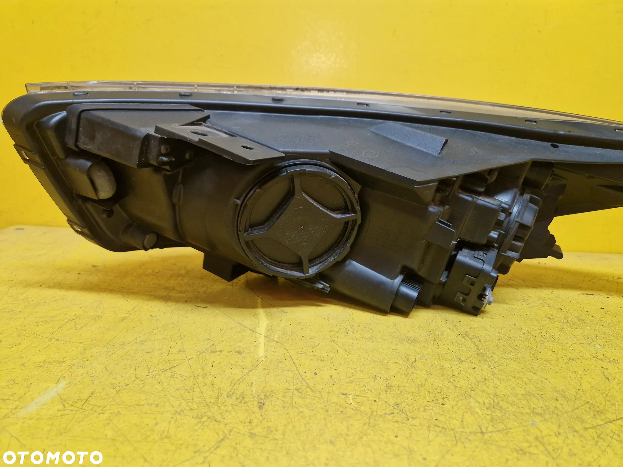 KIA STONIC LAMPA PRAWA PRZOD SOCZEWKA 92102-H8 - 9