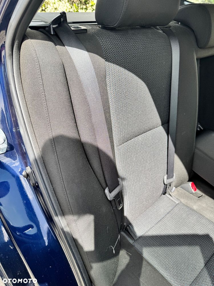 Toyota Avensis 2.0 D-4D Sol - 21