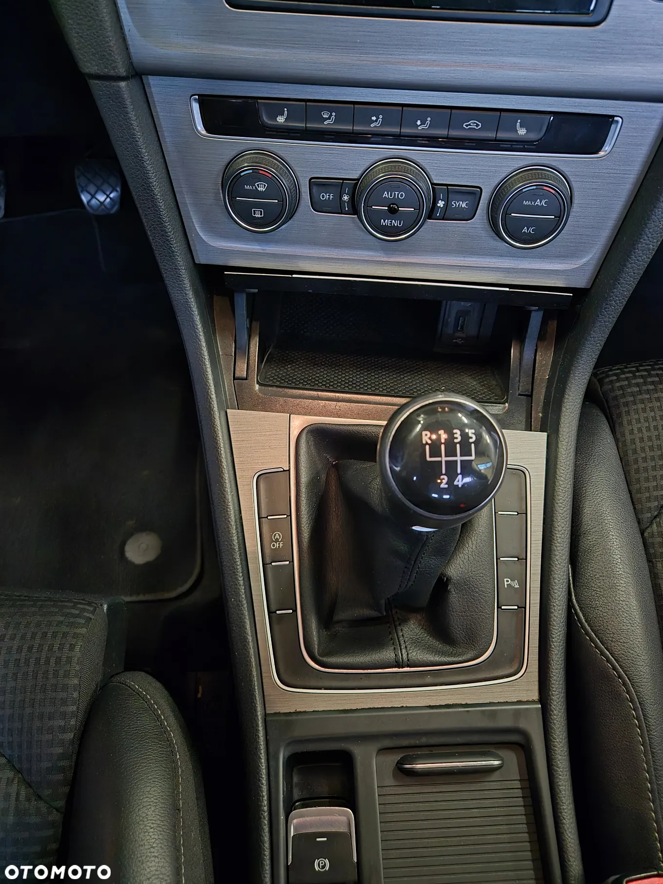 Volkswagen Golf 1.6 BlueTDI Comfortline - 19