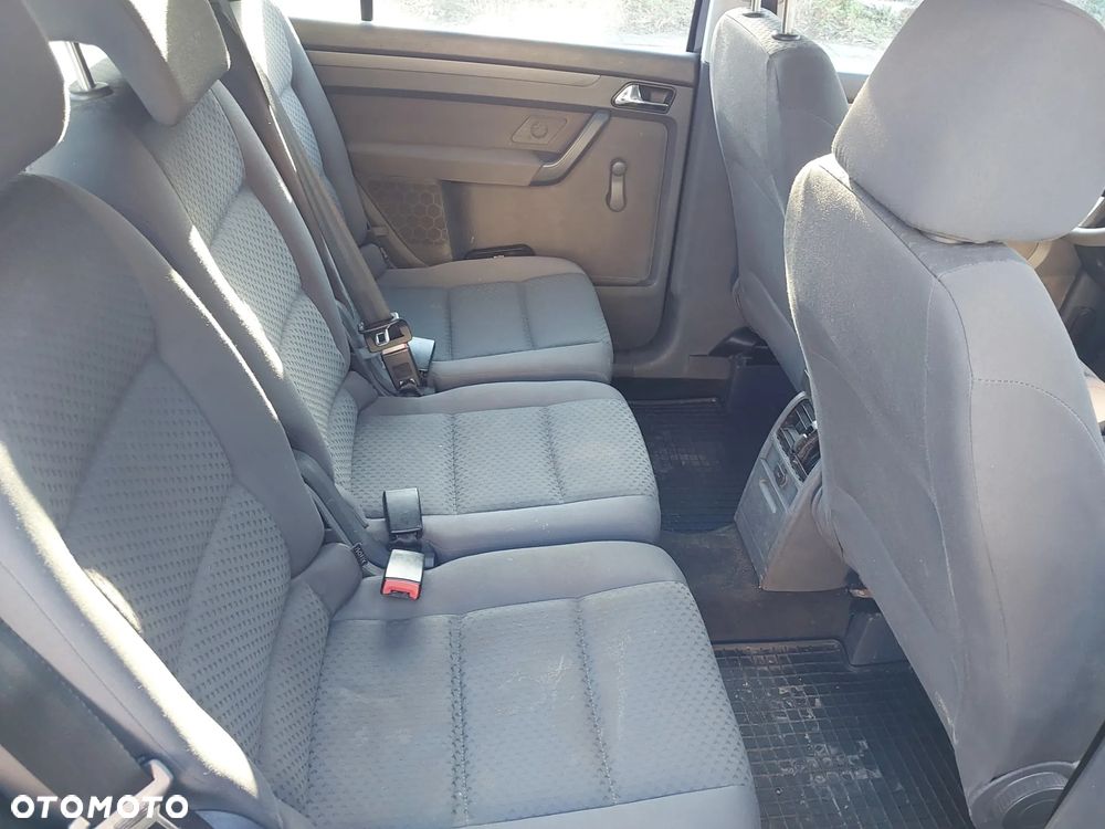 Volkswagen Touran 1.9 TDI DSG Trendline - 10