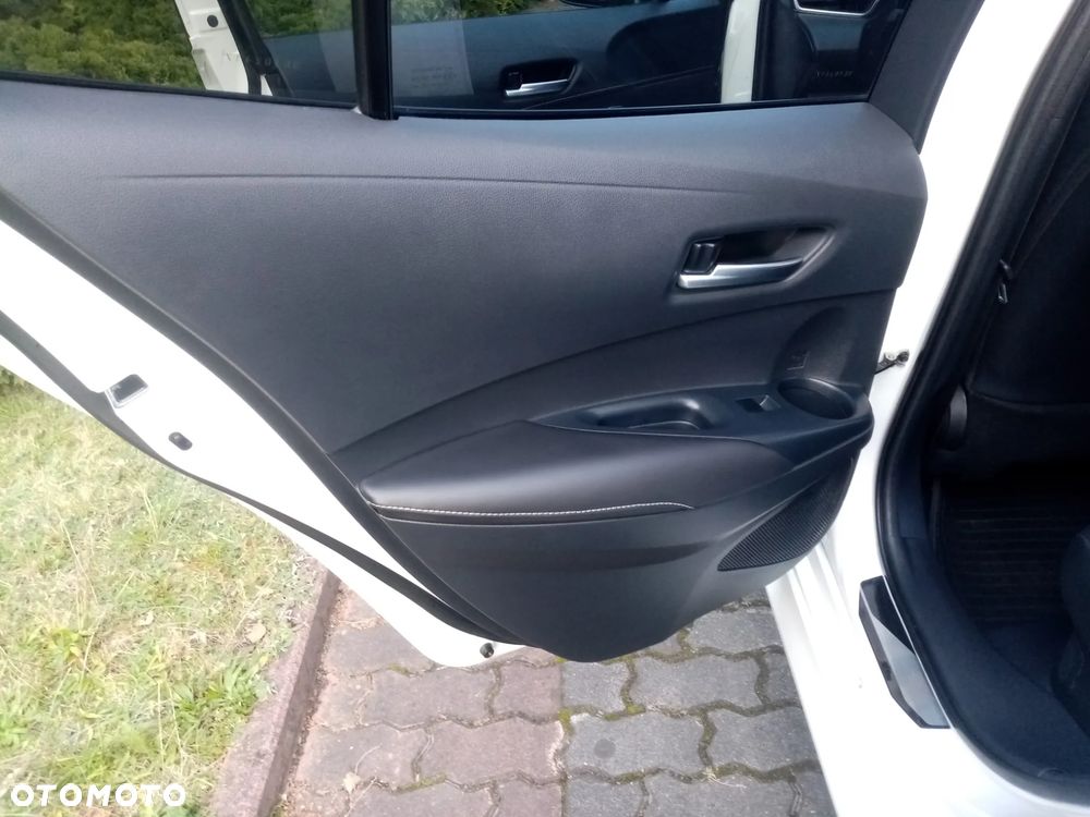 Toyota Corolla 1.8 Hybrid Style - 17