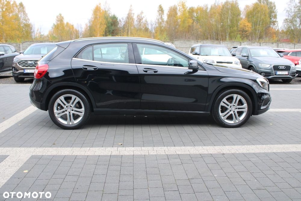 Mercedes-Benz GLA - 8