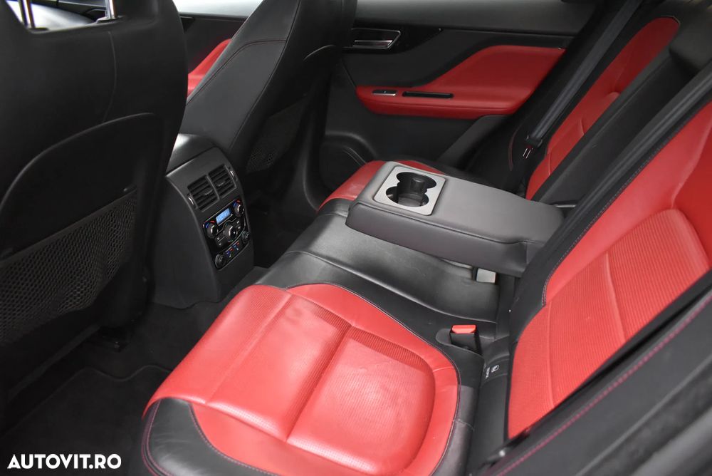 Jaguar F-Pace 30d AWD R-Sport - 20
