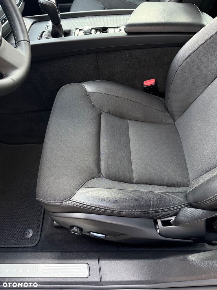 Volvo XC 60 D3 Drive-E Momentum - 24