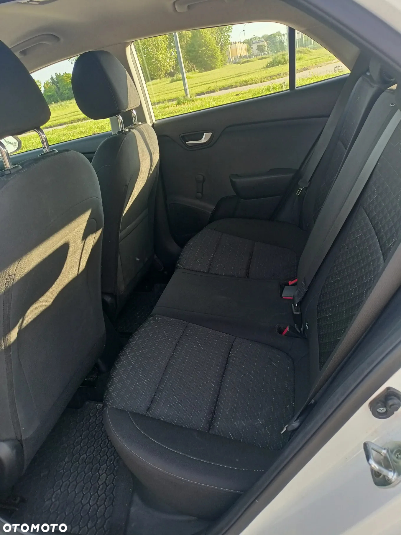 Kia Rio 1.2 L - 8