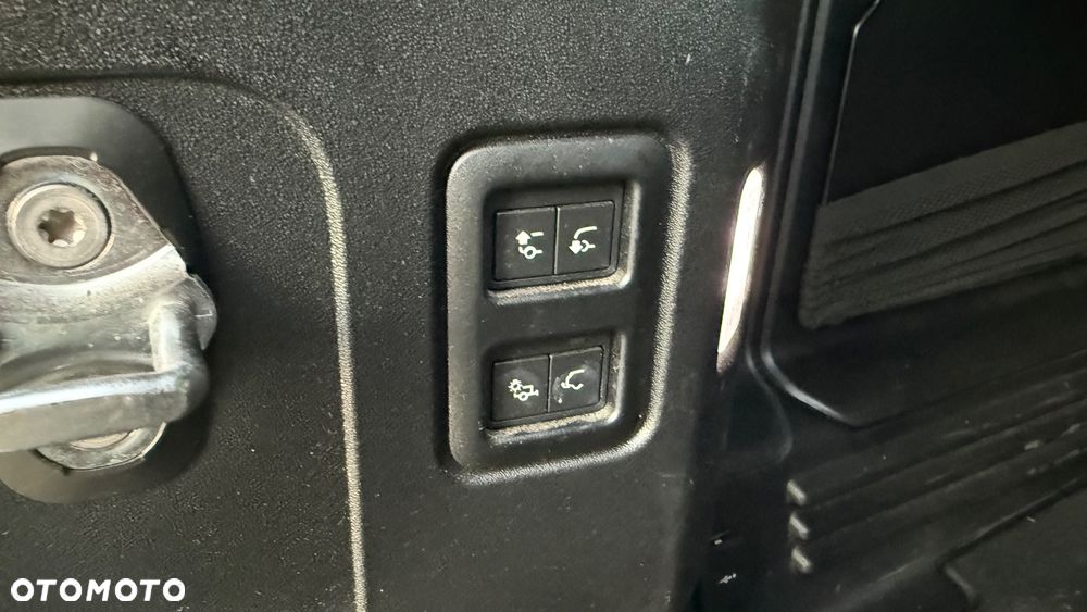 Land Rover Defender 3.0 D250 mHEV HSE - 27