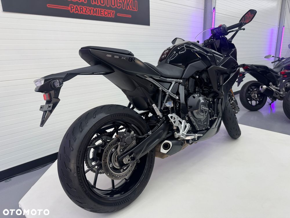 Suzuki GSX - 2
