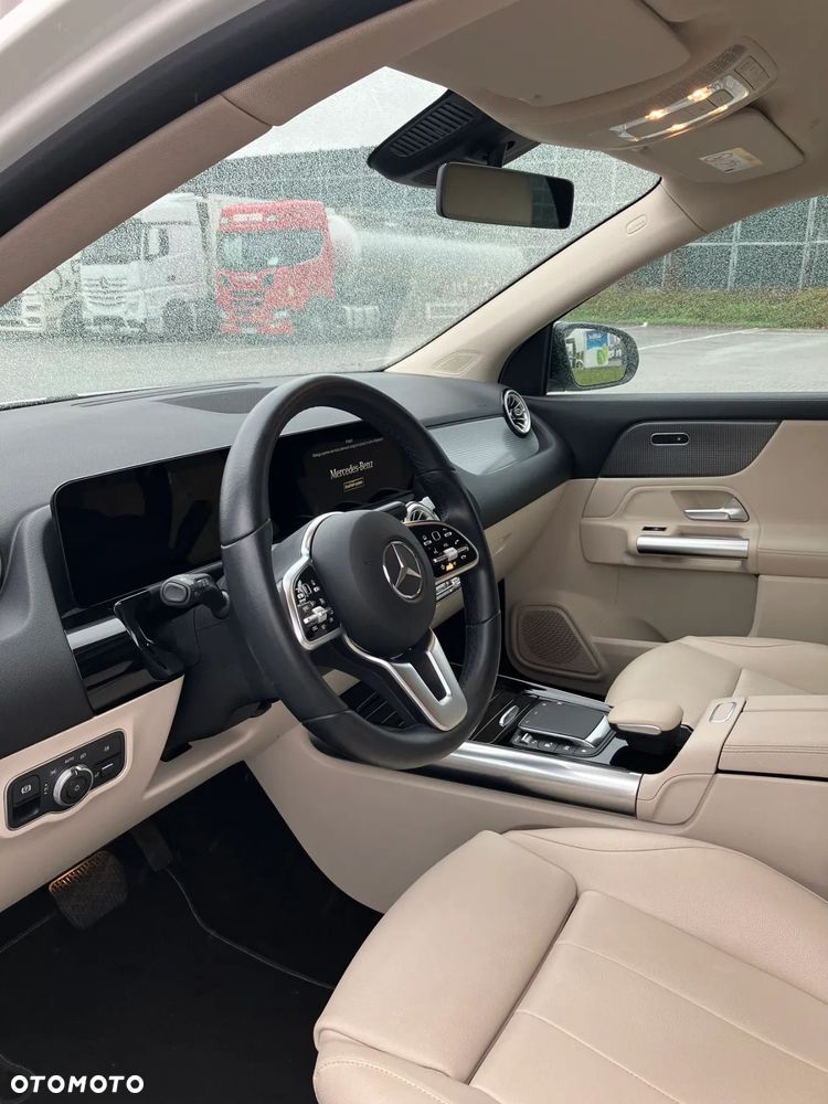 Mercedes-Benz GLA 200 - 10