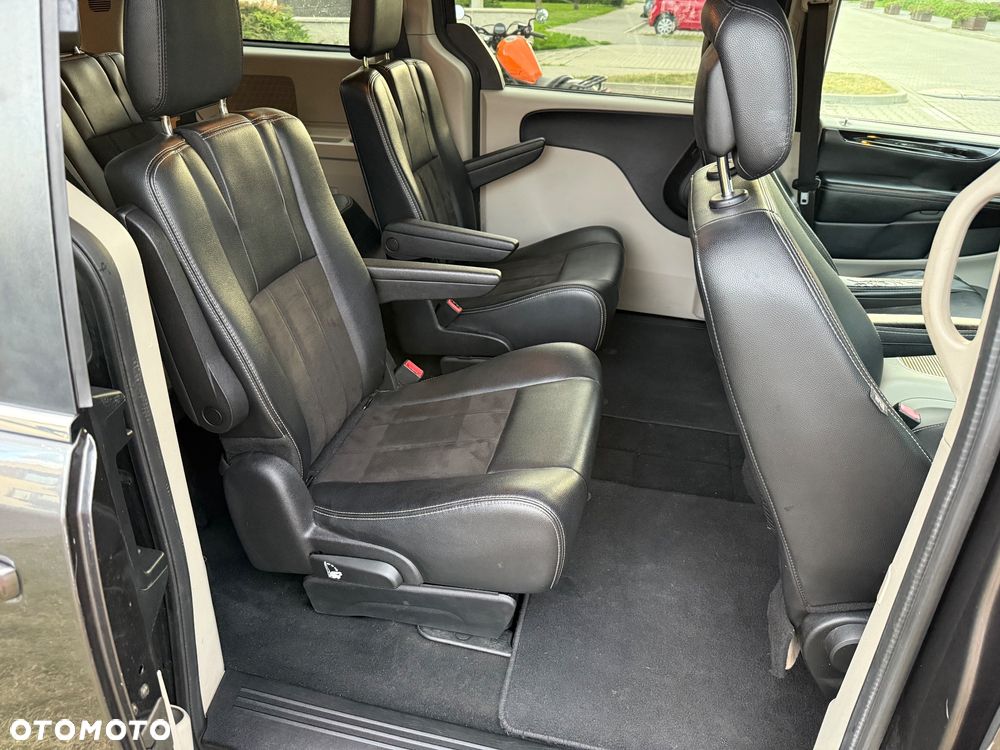 Dodge Grand Caravan - 11
