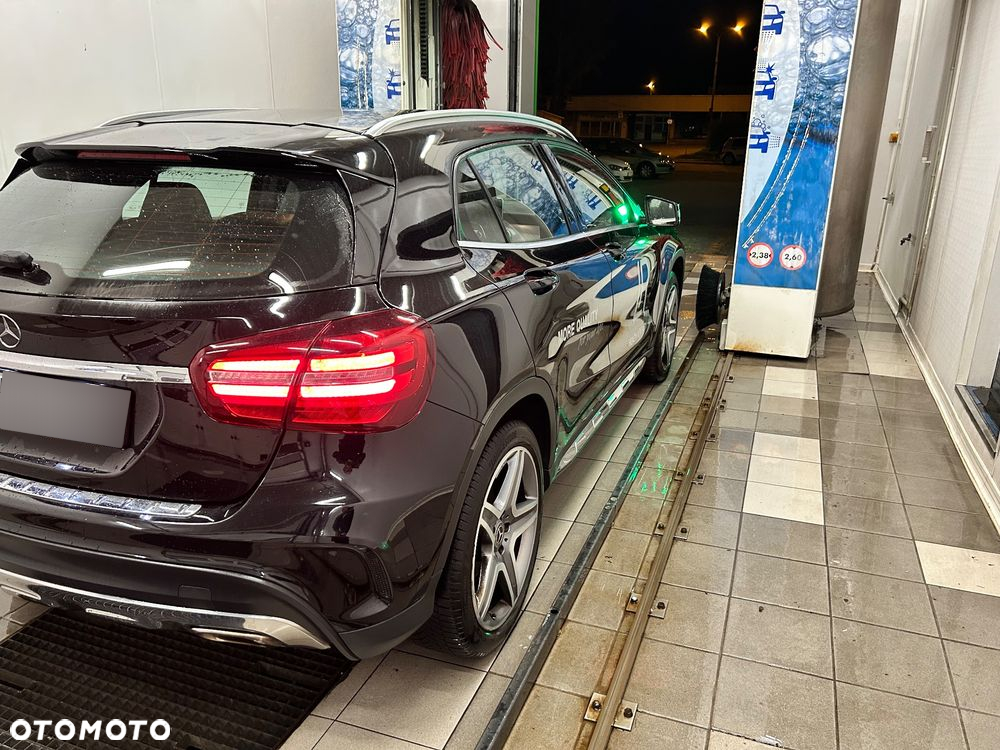 Mercedes-Benz GLA 180 7G-DCT AMG Line - 3