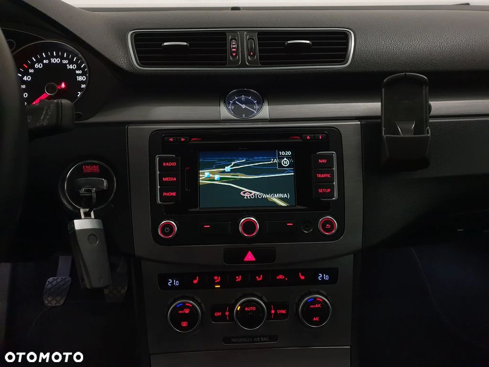 Volkswagen Passat 2.0 TDI Highline - 34