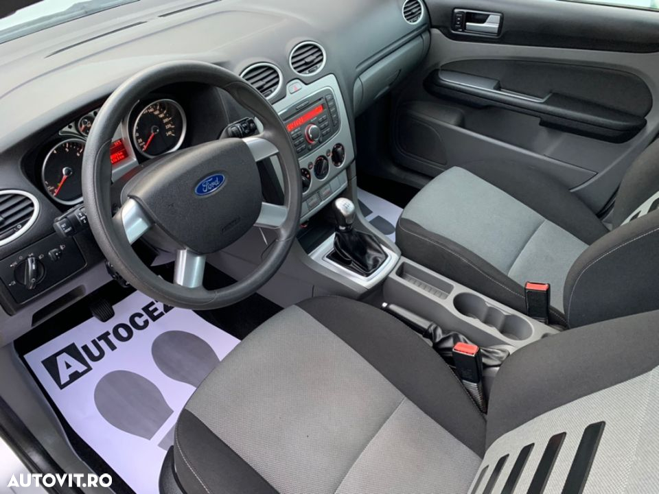 Ford Focus 1.6 16V Ambiente - 23