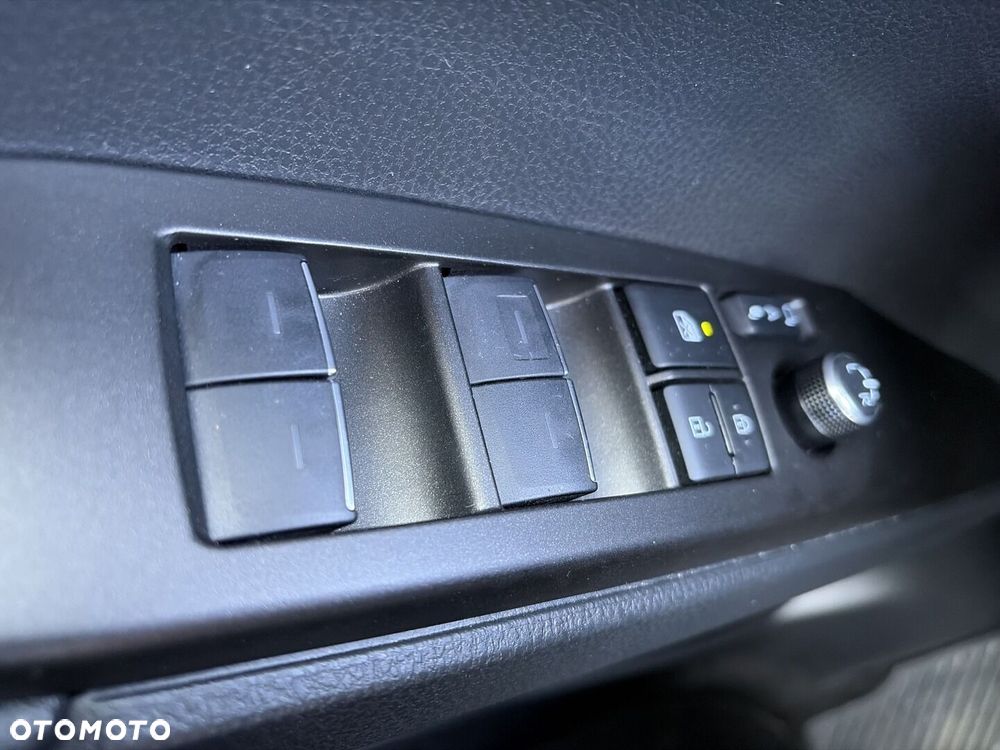 Toyota Camry - 22