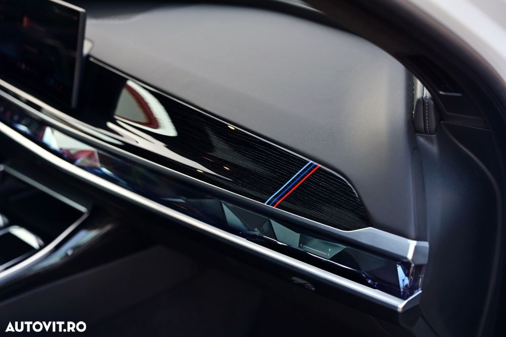 BMW Seria 7 740d xDrive MHEV - 12