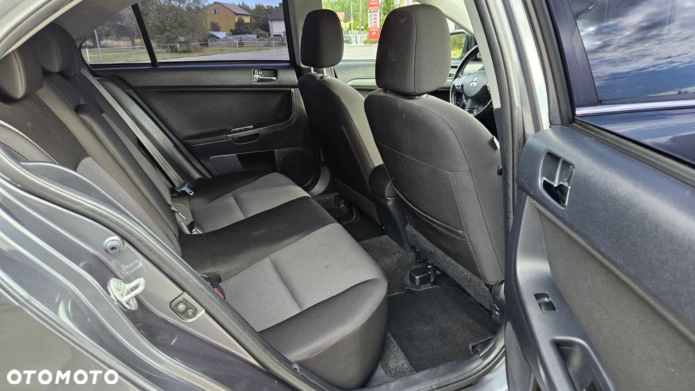 Mitsubishi Lancer 1.8 Intense - 30