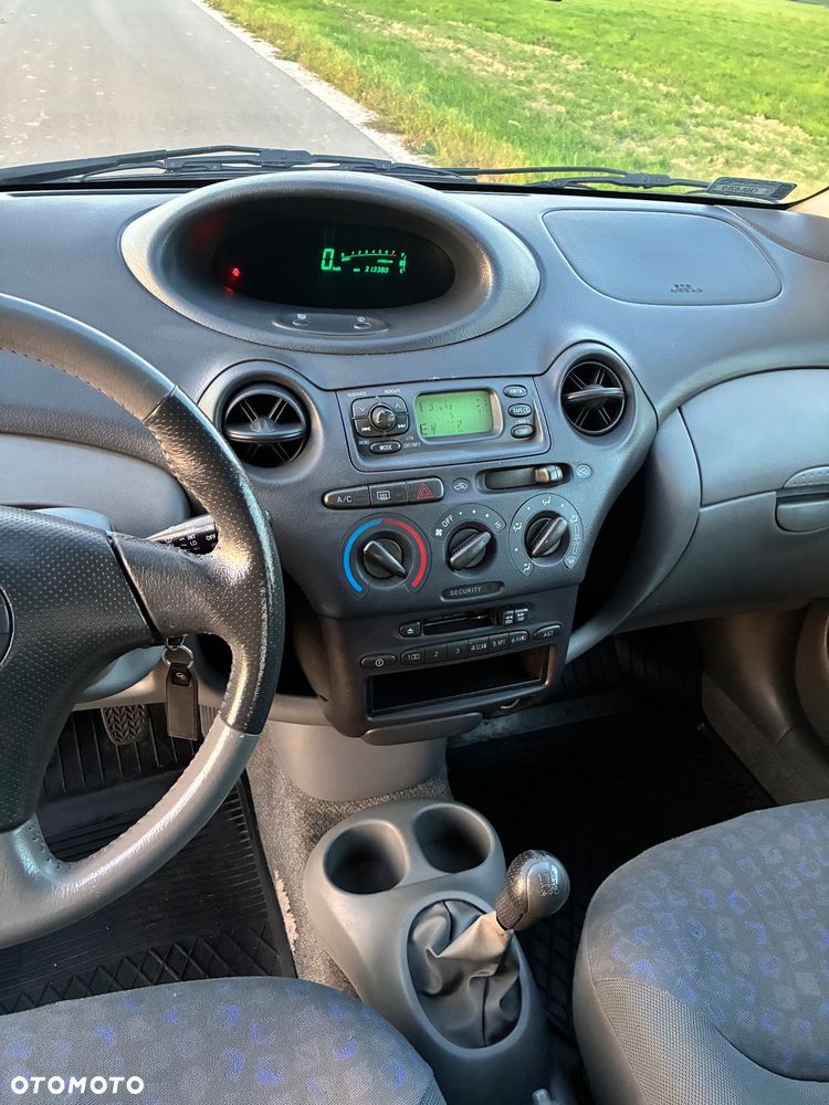Toyota Yaris - 8