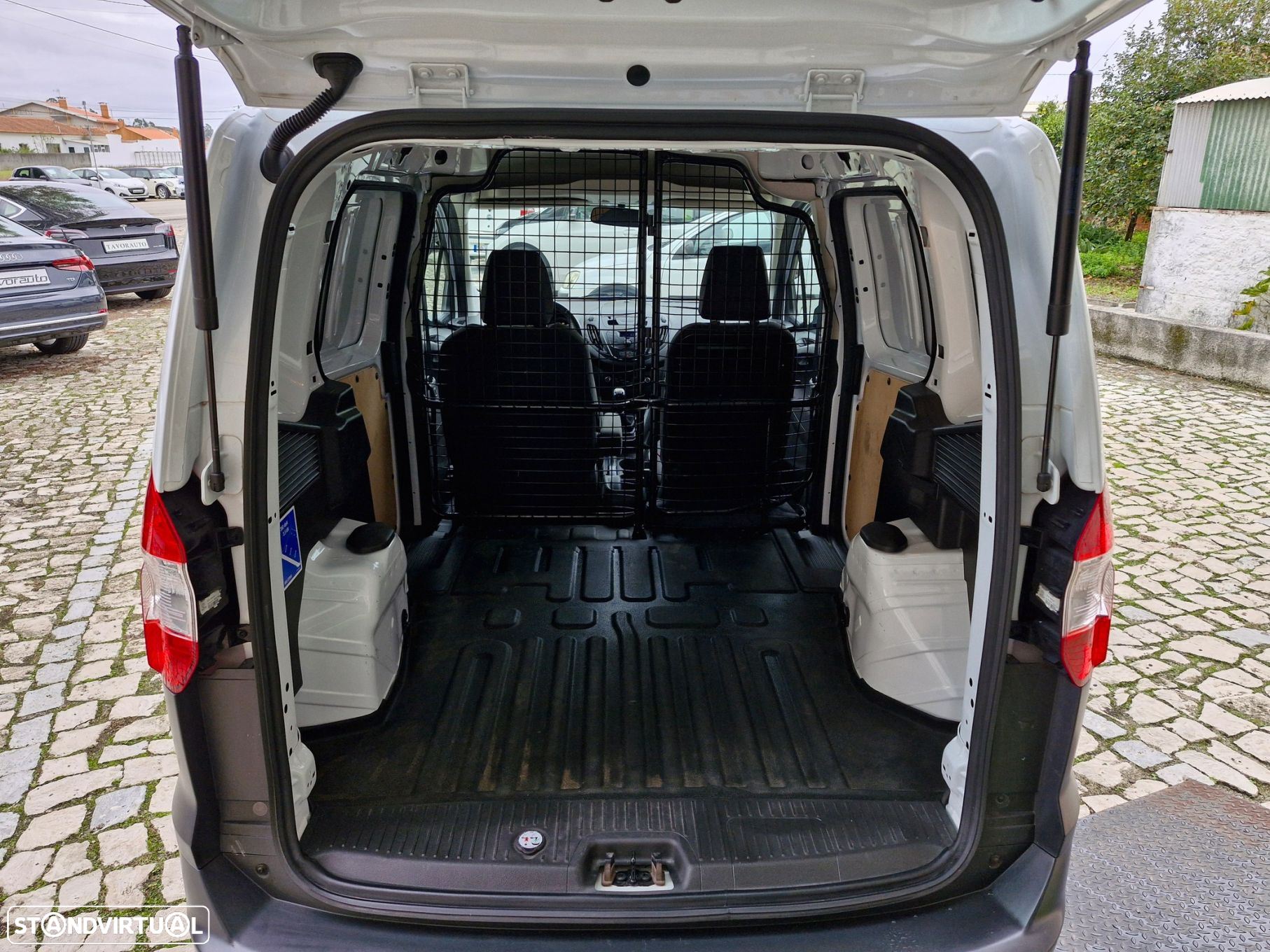 Ford Transit Courier 1.5 TDCi Ambiente - 31