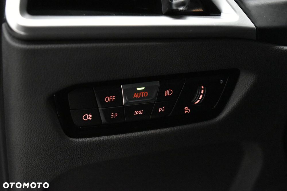 BMW Seria 3 330i xDrive M Sport sport - 10