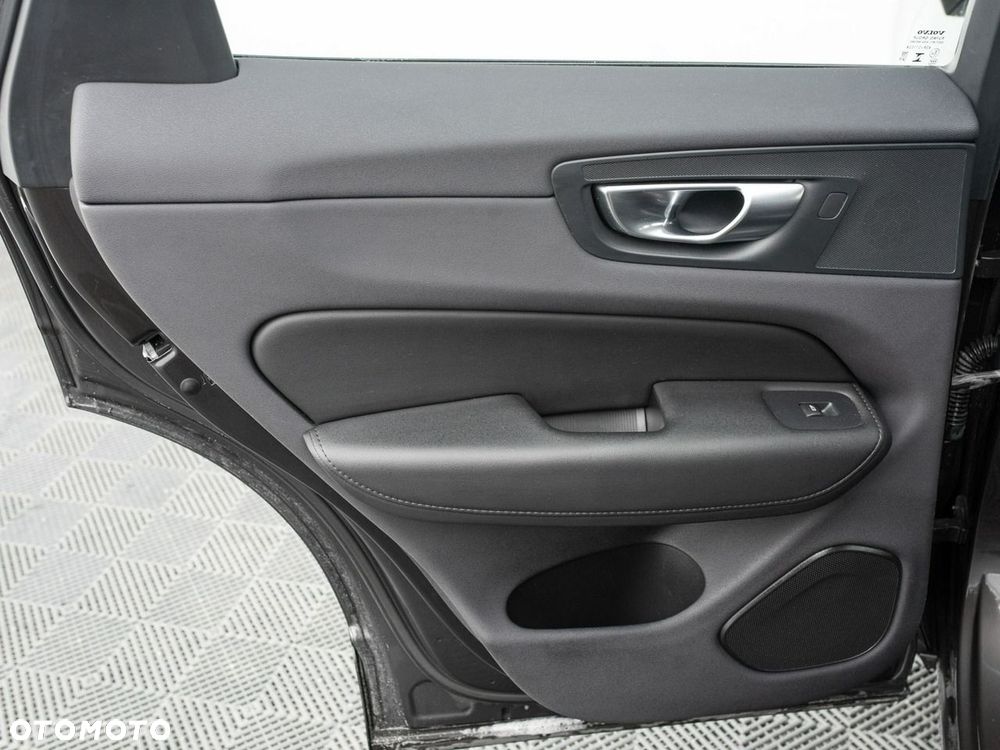 Volvo XC 60 B4 B Plus Dark - 25