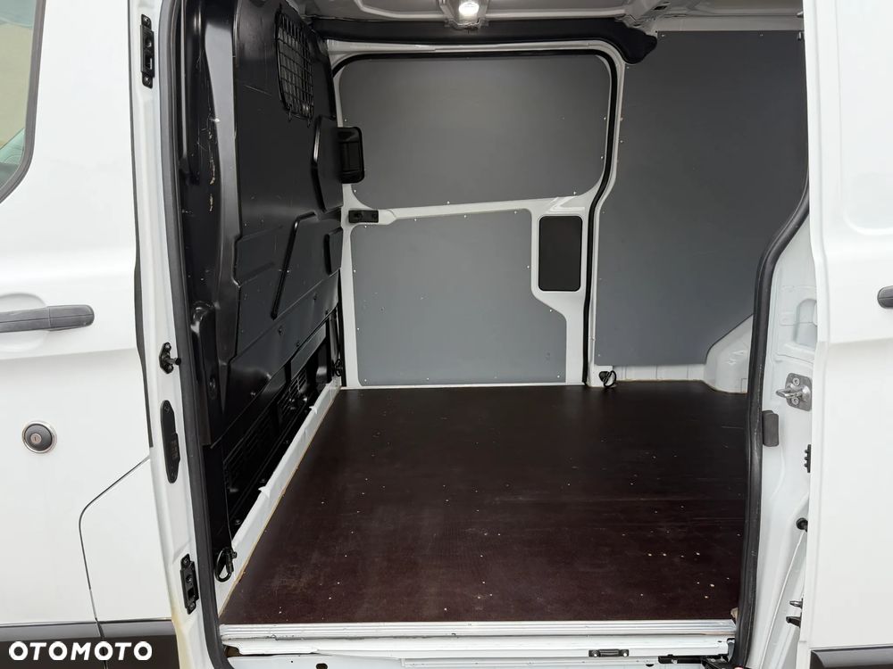 Ford Custom L2H1 - 15