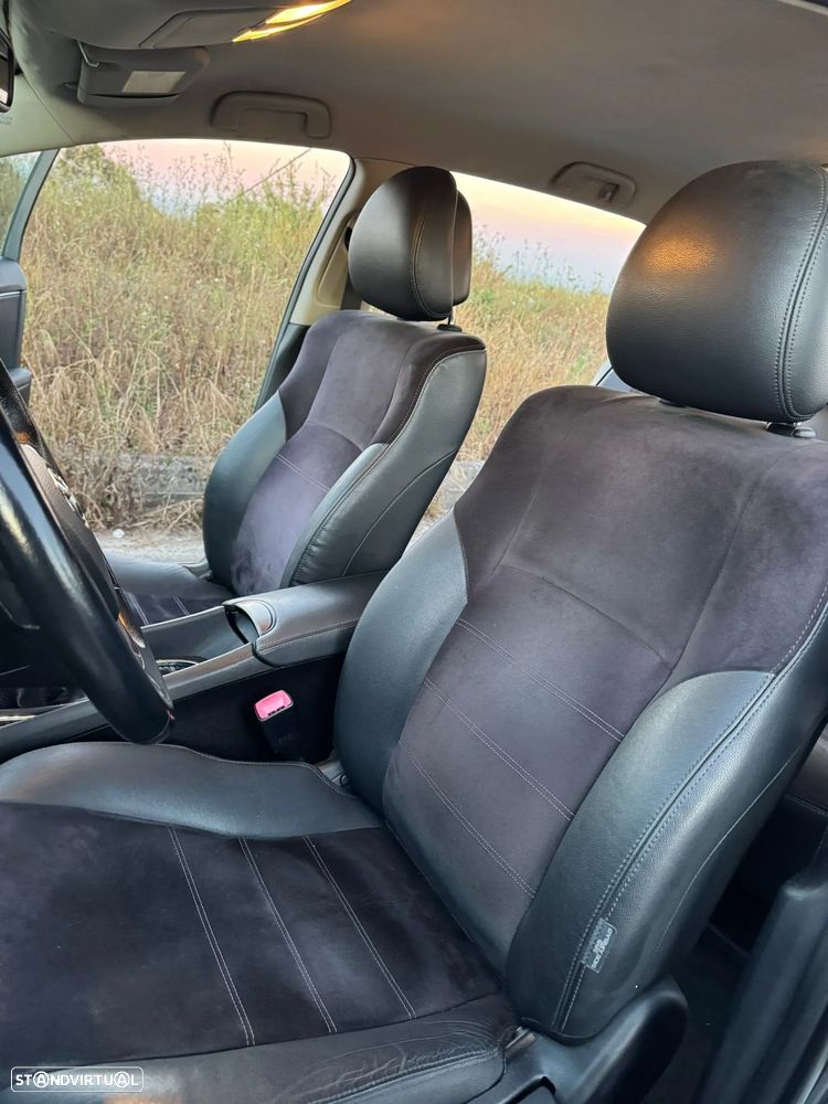 Toyota Avensis SW 2.0 D-4D Comfort - 5