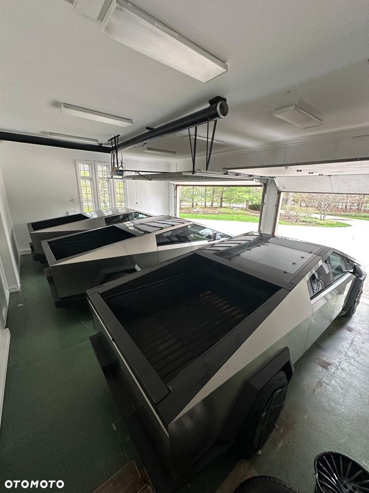 Tesla Cybertruck - 24