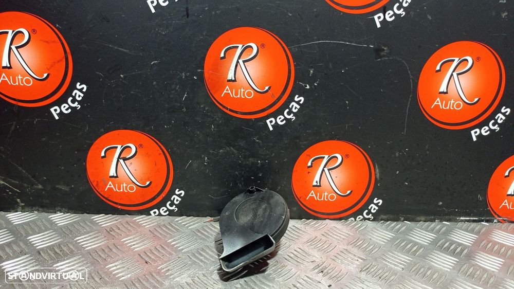 Buzina Mercedes-Benz C-Class (W202) - 1