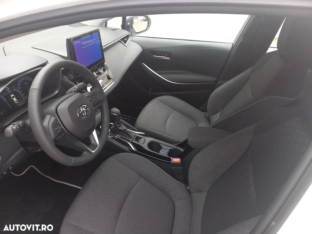 Toyota Corolla Sedan 1.8 HSD Business - 10