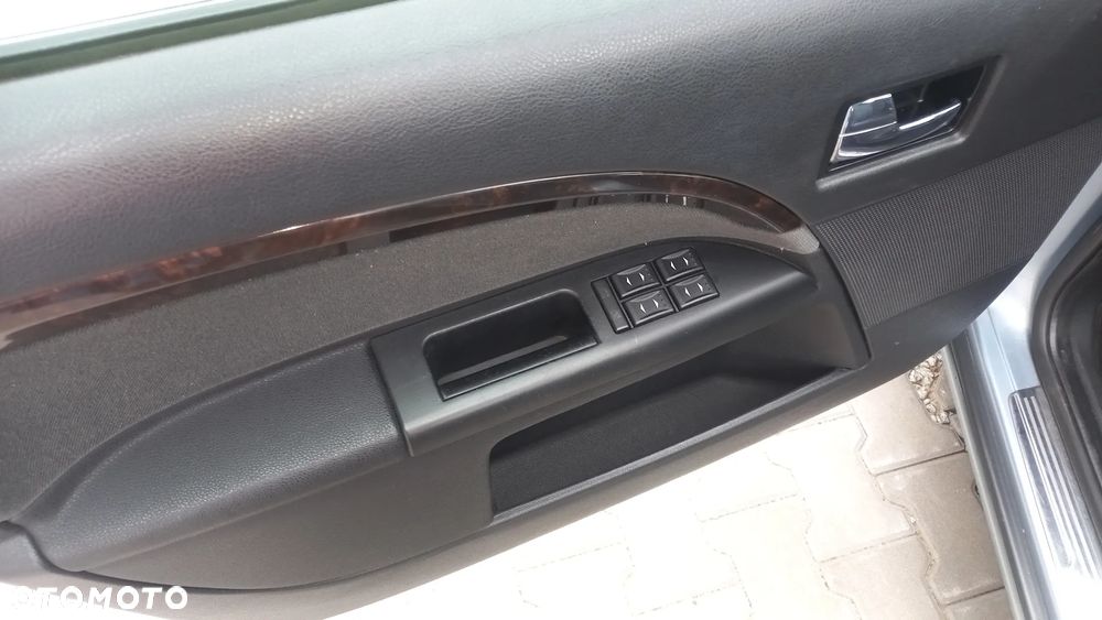 Ford Mondeo 1.8 Ghia - 14