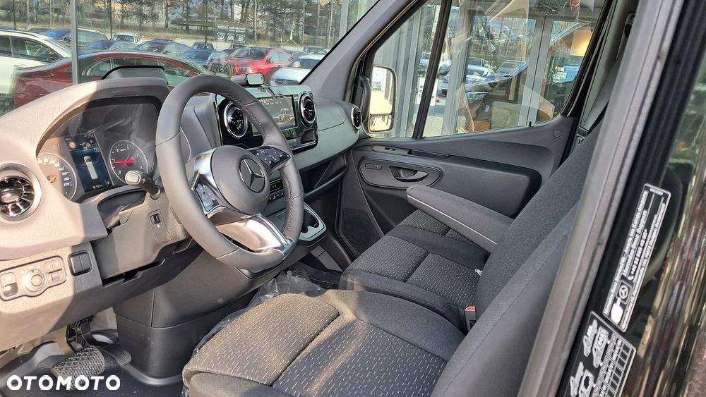 Mercedes-Benz Sprinter - 11
