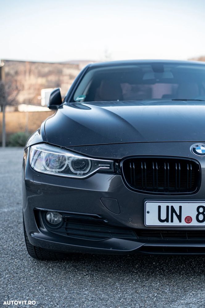 BMW Seria 3 320d Aut. - 27