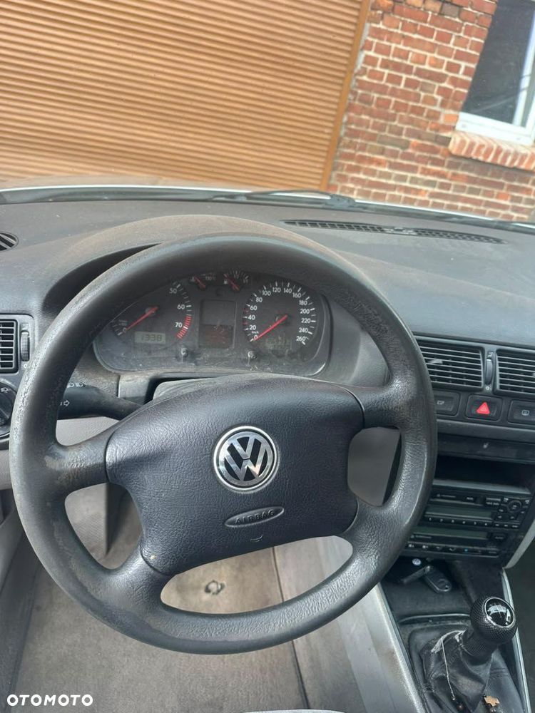 Volkswagen Golf 1.6 Basis - 6