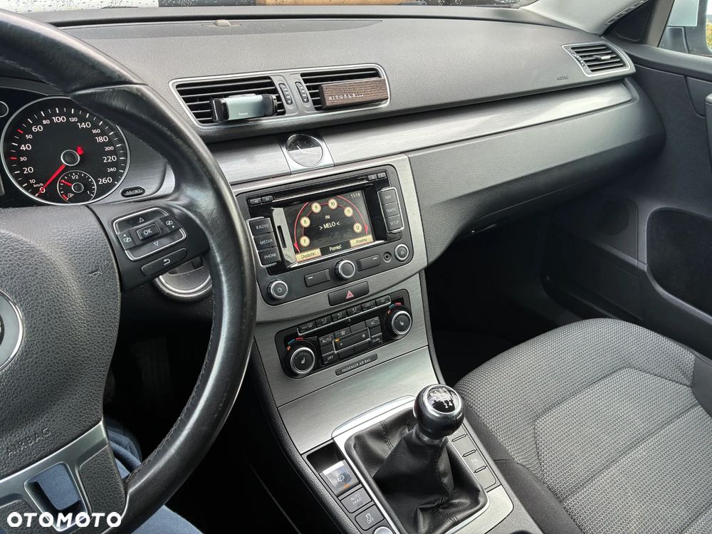 Volkswagen Passat 2.0 TDI Comfortline - 9