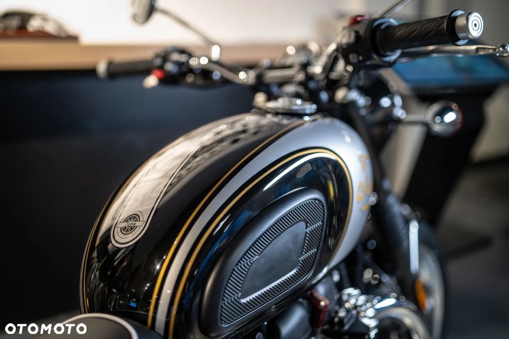 Triumph Bonneville - 28