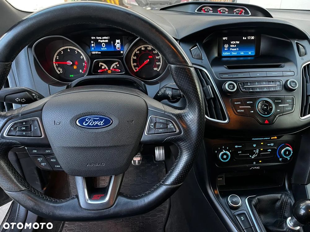 Ford Focus 2.0 EcoBoost ST mit Leder-Sport-Paket - 10