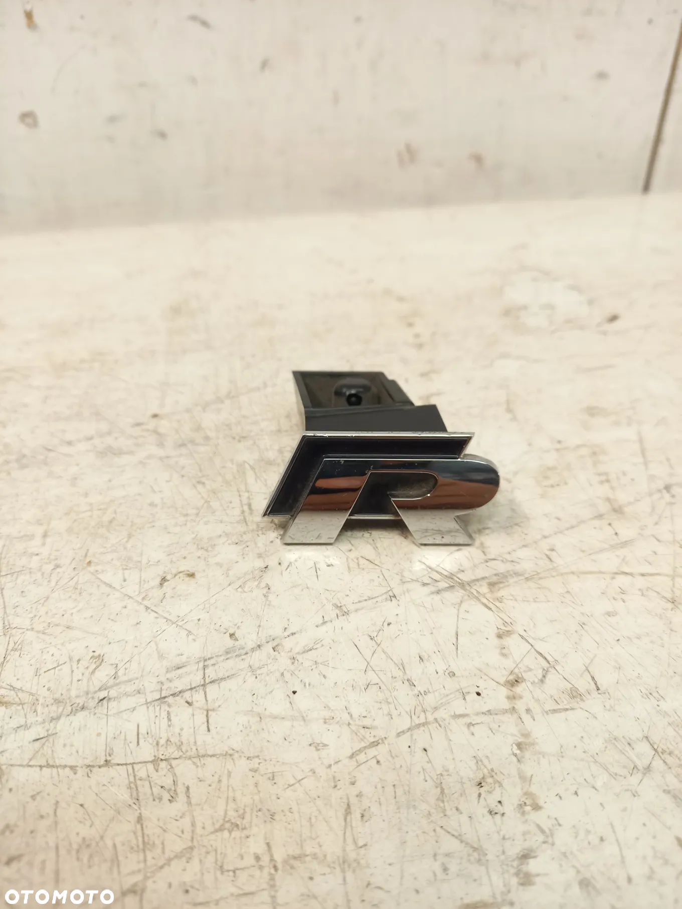Vw Volkswagen VII 7 5G0 R line atrapa grill znaczek emblemat logo - 1