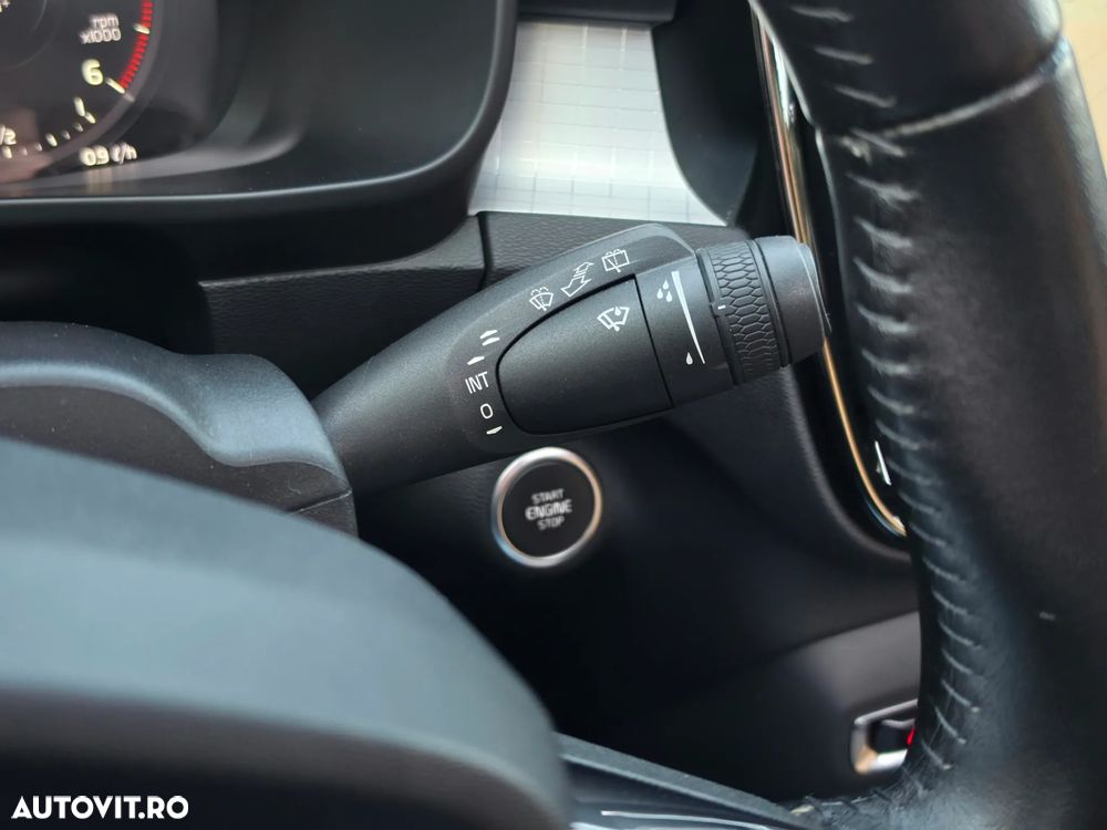 Volvo XC 40 D4 AWD Geartronic Inscription - 24