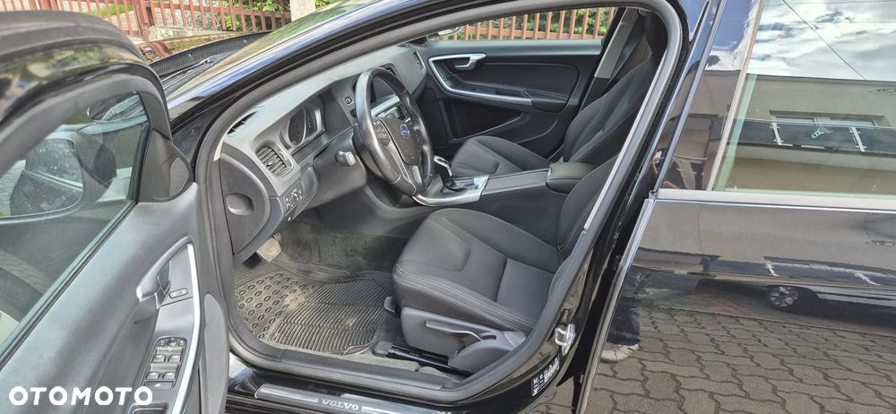 Volvo V60 D4 Drive-E R-Design Momentum - 27