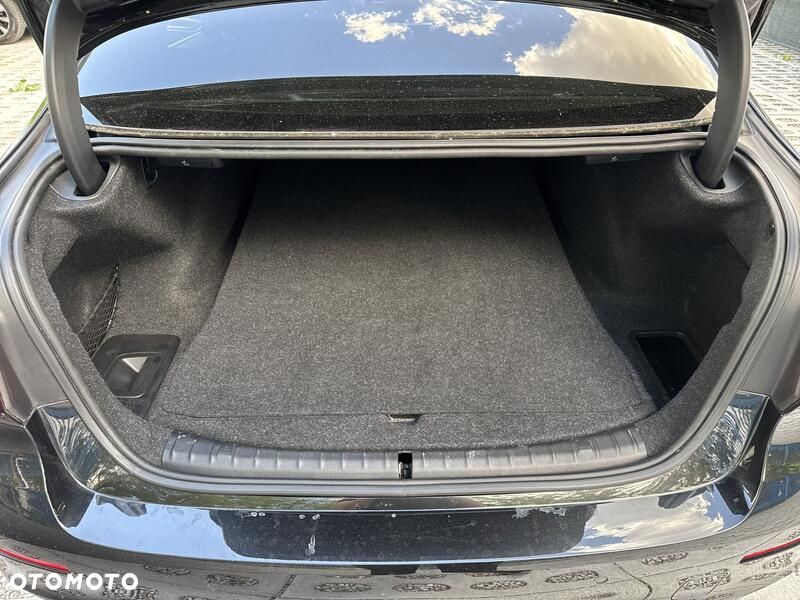 BMW Seria 5 530i xDrive mHEV - 19