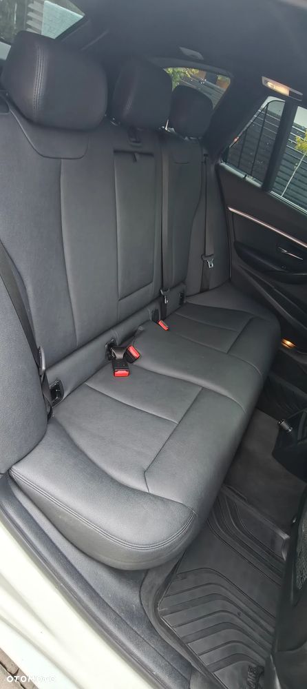 BMW Seria 3 330i xDrive Edition Luxury Line Purity - 15