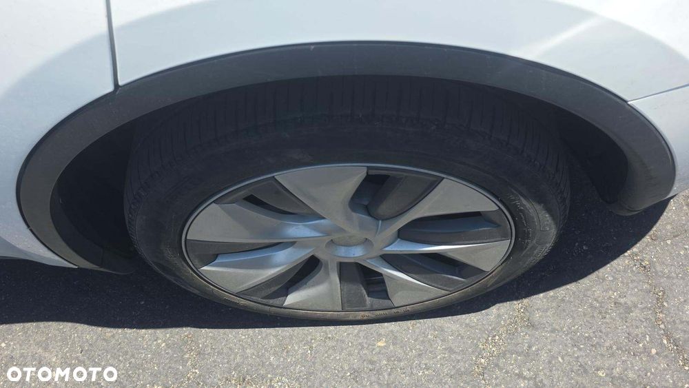 Tesla Model Y Long Range Dual Motor AWD - 20
