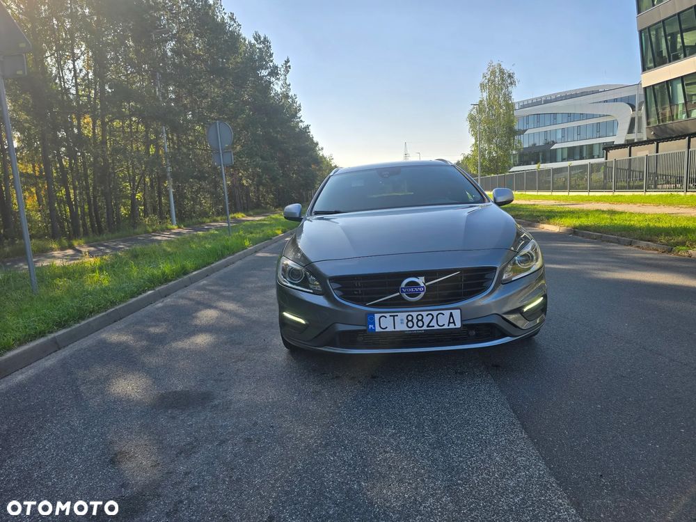 Volvo V60 D4 R-Design - 13