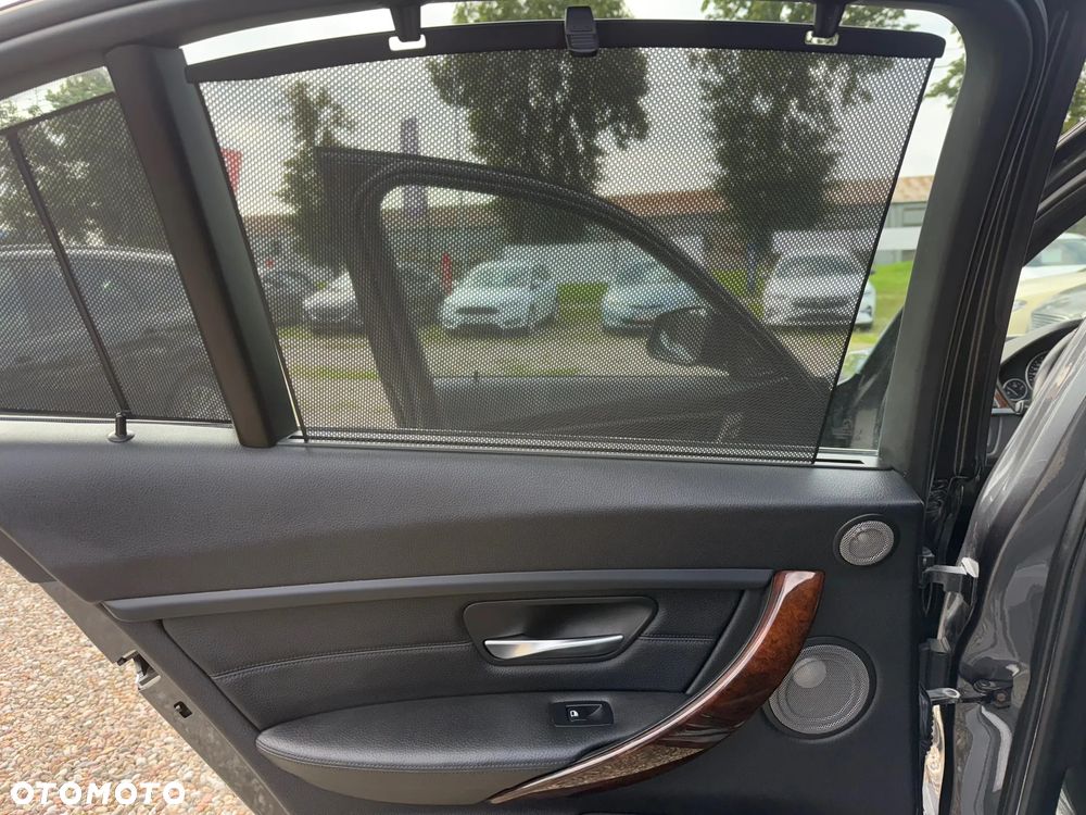 BMW Seria 3 328i Sport-Aut Sport Line - 24