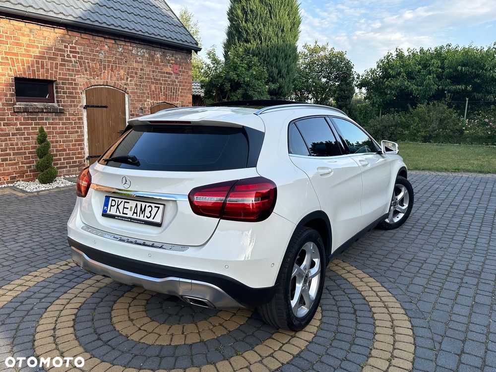 Mercedes-Benz GLA - 4